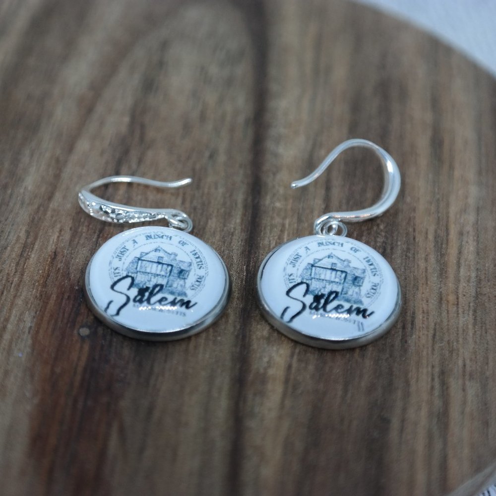 Hocus Pocus stud earrings - Picture 2 of 4